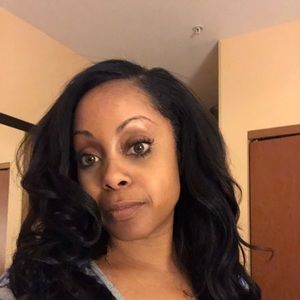 Meet your Posher, Queela